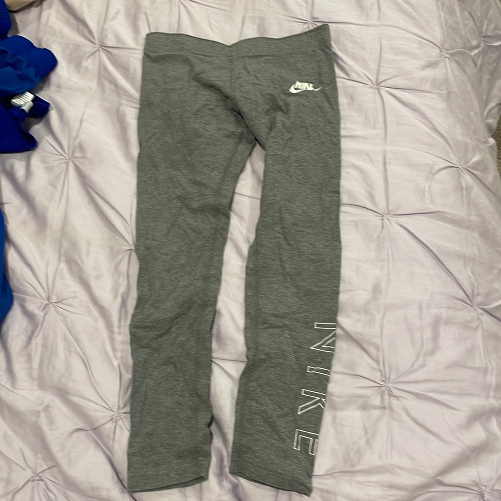 GRAY NIKE LEGGINGS AGE 8-10 GIRLS